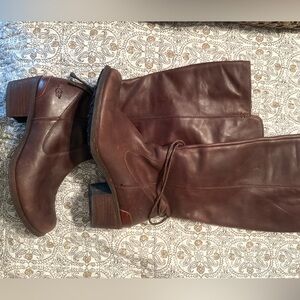 UGG “Cierra” Brown Leather Knee-High Boots - sz 8 GUC